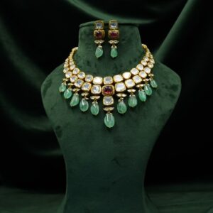 Demo-Gold and Diamond Necklace